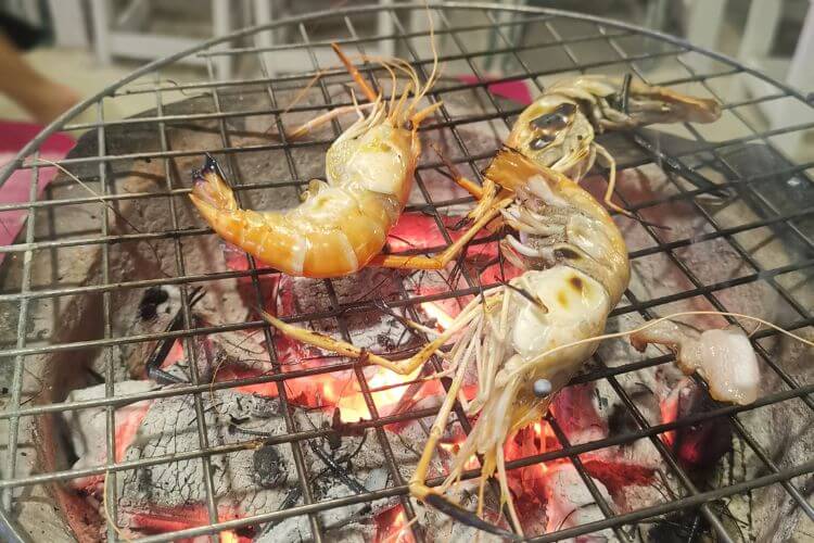 Barbecue på Sai Kaew Beach i Koh Samet