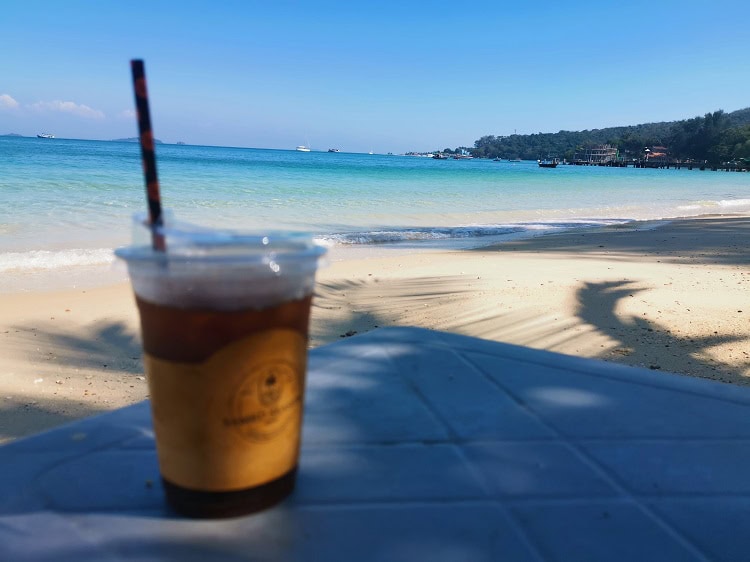 Iskaffe ved Noi Na stranden i Koh Samet